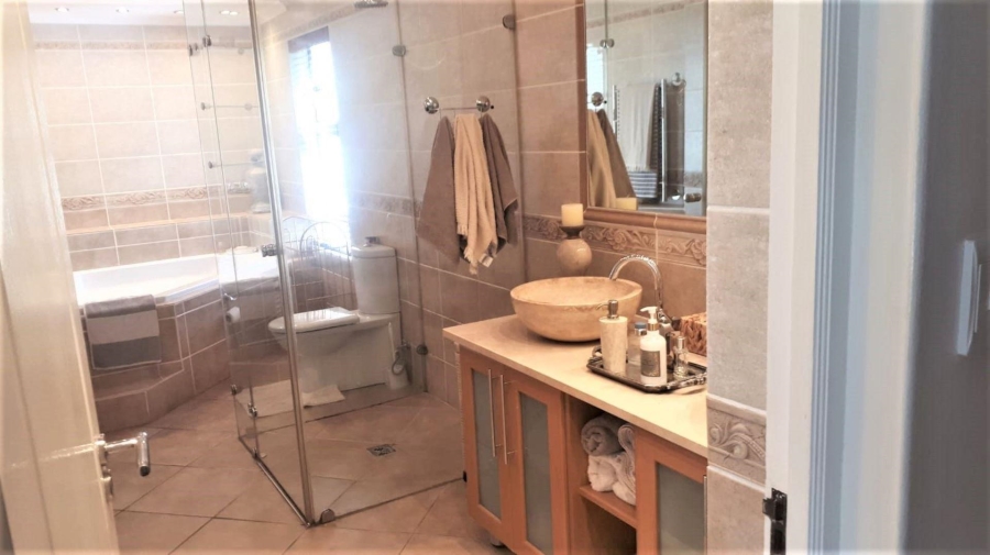 To Let 4 Bedroom Property for Rent in Plattekloof Western Cape